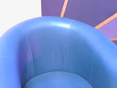 Snapshot of shiny-krisha chatting on November 10, 2025, 4:33 am shiny-krisha online show from November 10, 2025, 4:33 am