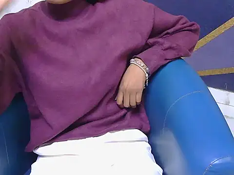 Snapshot of shiny-krisha chatting on November 12, 2025, 4:13 am shiny-krisha online show from November 12, 2025, 4:13 am