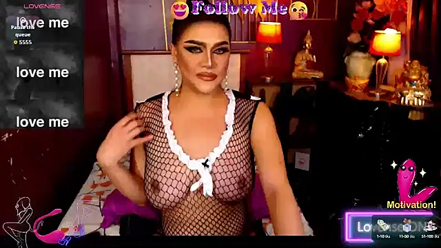 Snapshot of BombshellMARIA chatting on October 3, 2025, 12:13 pm BombshellMARIA online show from October 3, 2025, 12:13 pm