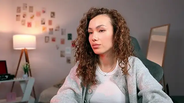 Snapshot of branchwithflowerss chatting on October 1, 2025, 1:06 pm branchwithflowerss online show from October 1, 2025, 1:06 pm