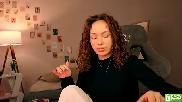 Snapshot of branchwithflowerss chatting on October 28, 2025, 12:09 pm branchwithflowerss online show from October 28, 2025, 12:09 pm