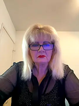 BoloshkaBlonda online show from October 4, 2025, 3:32 pm