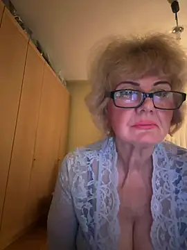 Snapshot of BoloshkaBlonda chatting on May 5, 2026, 7:55 pm BoloshkaBlonda online show from May 5, 2026, 7:55 pm