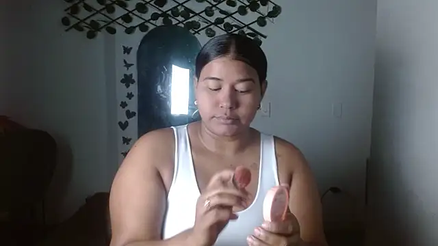 Ebony luna online show from April 13, 2026, 1:16 pm