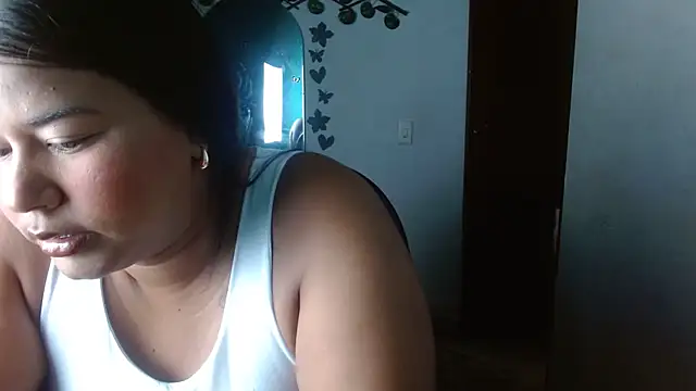 Snapshot of Ebony_luna chatting on May 1, 2026, 1:37 pm Ebony luna online show from May 1, 2026, 1:37 pm