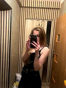 Snapshot of pleasedontpressaredburton chatting on October 7, 2025, 6:27 pm pleasedontpressaredburton online show from October 7, 2025, 6:27 pm