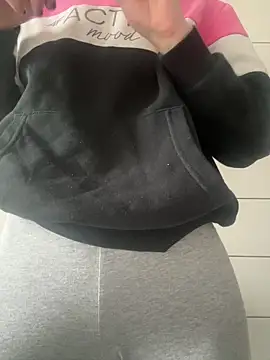 Snapshot of pleasedontpressaredburton chatting on October 16, 2025, 7:31 am pleasedontpressaredburton online show from October 16, 2025, 7:31 am