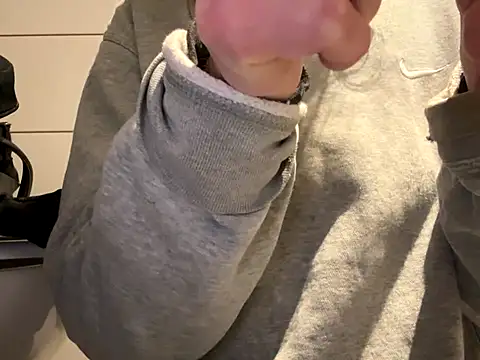 Snapshot of pleasedontpressaredburton chatting on October 16, 2025, 8:21 pm pleasedontpressaredburton online show from October 16, 2025, 8:21 pm