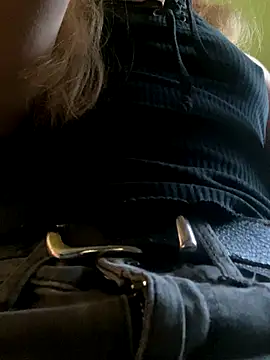 Snapshot of pleasedontpressaredburton chatting on November 2, 2025, 6:05 am pleasedontpressaredburton online show from November 2, 2025, 6:05 am