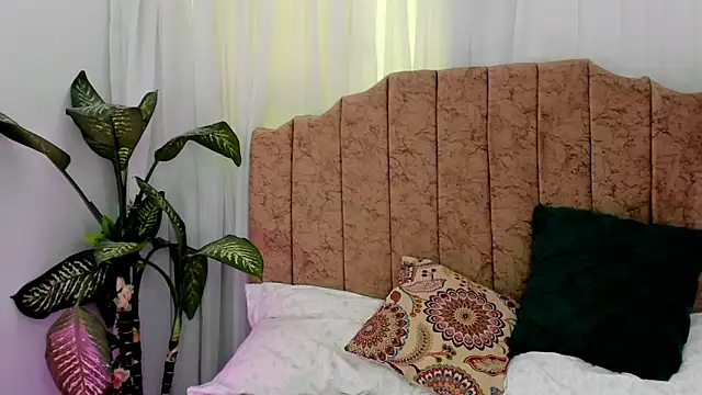 Abbie thomson  online show from October 11, 2025, 7:34 pm