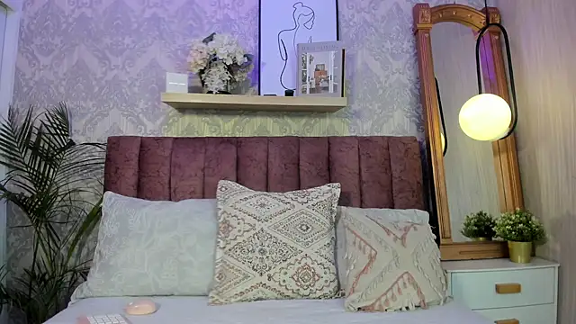 Abbie thomson  online show from October 15, 2025, 8:09 pm