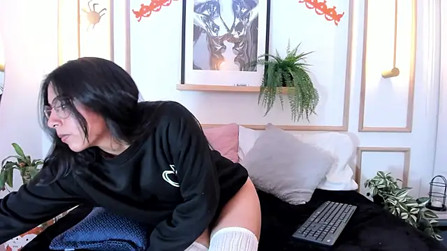 Abbie thomson  online show from October 24, 2025, 7:43 pm