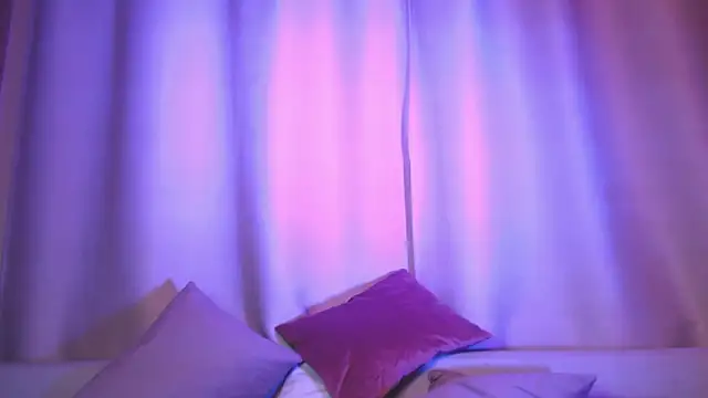 Snapshot of SophieDiamond_Xx chatting on October 9, 2025, 6:17 pm SophieDiamond Xx online show from October 9, 2025, 6:17 pm