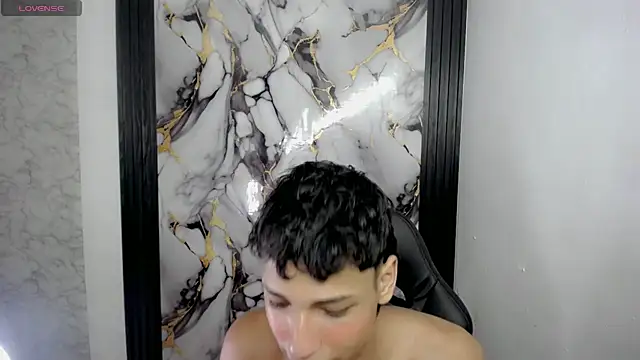 Im david02 online show from December 2, 2025, 3:01 am