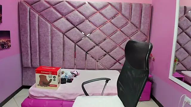 sarah sweett  online show from April 14, 2026, 2:56 pm