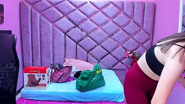 sarah sweett  online show from April 20, 2026, 3:04 pm