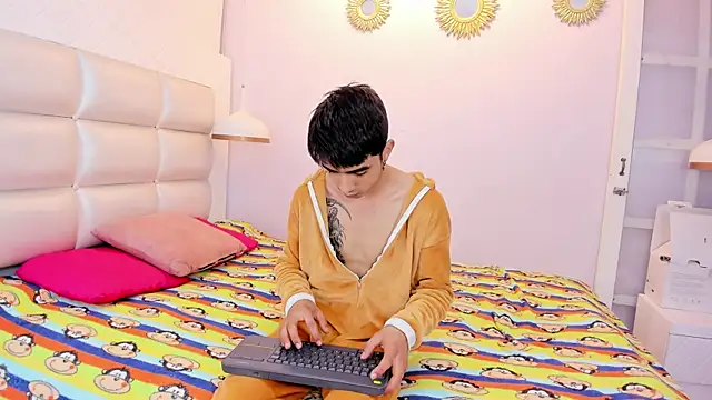 Hottie Guy online show from October 10, 2025, 6:07 pm