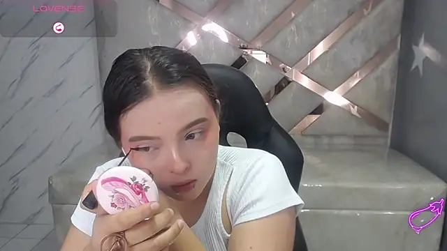 mia foster t online show from April 1, 2026, 1:12 pm