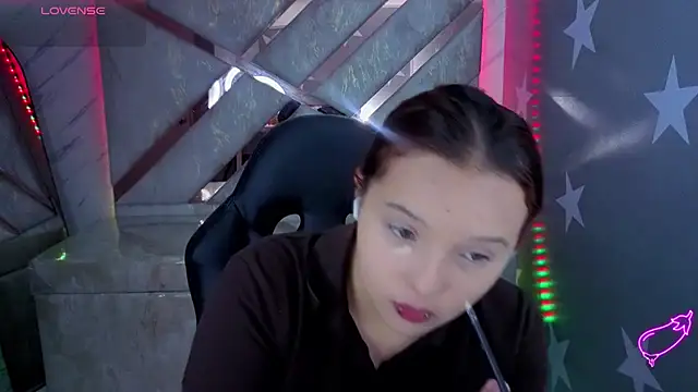 mia foster t online show from July 19, 2026, 1:37 pm