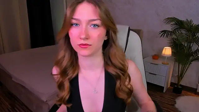 Snapshot of AngelAnabelle chatting on November 6, 2025, 8:43 pm AngelAnabelle online show from November 6, 2025, 8:43 pm