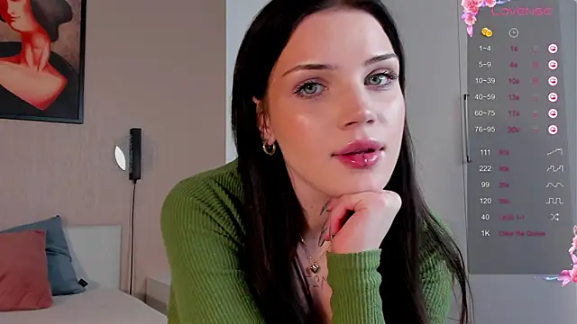 Snapshot of LuminaryLuxe chatting on October 31, 2025, 1:34 pm LuminaryLuxe online show from October 31, 2025, 1:34 pm