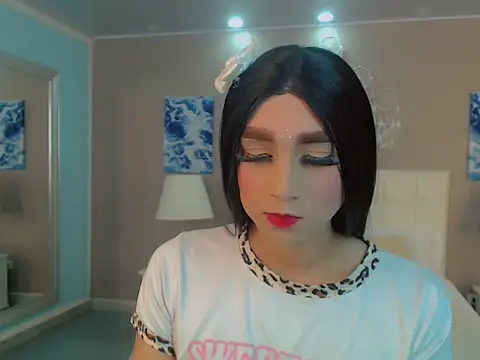 Luna LaFontaine online show from October 22, 2025, 12:05 pm