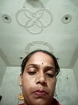 Snapshot of Mona7070 chatting on October 3, 2025, 2:47 pm Mona7070 online show from October 3, 2025, 2:47 pm