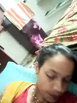 Snapshot of Mona7070 chatting on October 15, 2025, 1:33 pm Mona7070 online show from October 15, 2025, 1:33 pm