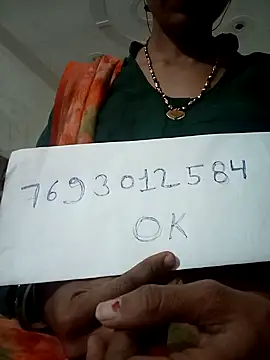 Snapshot of Mona7070 chatting on October 16, 2025, 2:29 pm Mona7070 online show from October 16, 2025, 2:29 pm