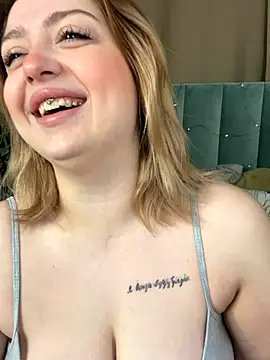 Snapshot of KellyMoors chatting on October 18, 2025, 1:08 am KellyMoors online show from October 18, 2025, 1:08 am