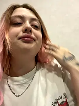 Snapshot of KellyMoors chatting on October 27, 2025, 1:15 pm KellyMoors online show from October 27, 2025, 1:15 pm