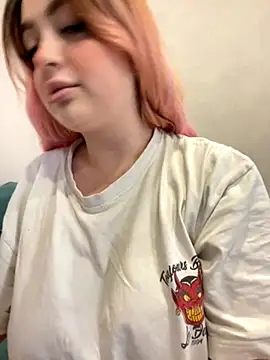 Snapshot of KellyMoors chatting on November 5, 2025, 9:31 am KellyMoors online show from November 5, 2025, 9:31 am