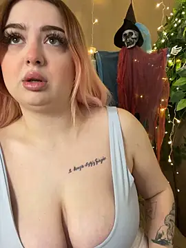 Snapshot of KellyMoors chatting on November 6, 2025, 1:39 am KellyMoors online show from November 6, 2025, 1:39 am