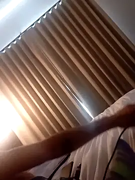 Snapshot of LetMeLiqU chatting on October 7, 2025, 6:49 pm LetMeLiqU online show from October 7, 2025, 6:49 pm