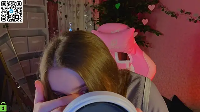 L1na Reeds online show from February 9, 2026, 1:09 am