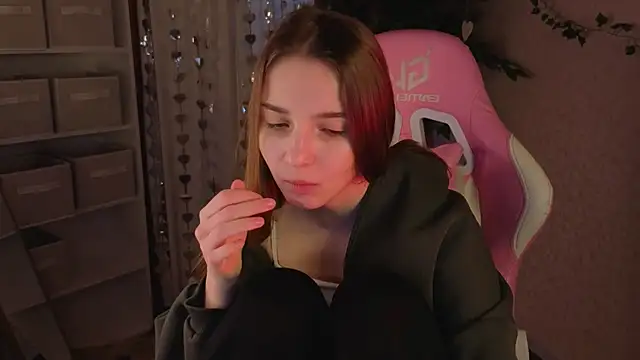 L1na Reeds online show from March 6, 2026, 1:13 am