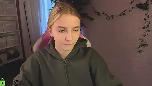 L1na Reeds online show from April 17, 2026, 1:08 am