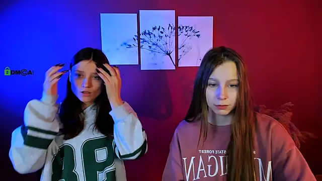 esme moore  online show from October 17, 2025, 8:28 am