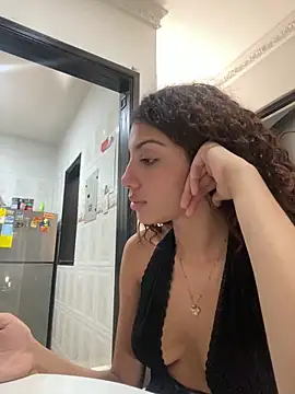 Snapshot of Azza__Slimene chatting on October 20, 2025, 5:46 pm Azza Slimene online show from October 20, 2025, 5:46 pm