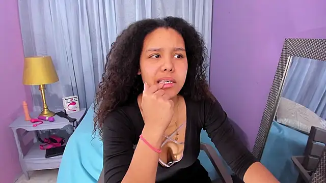 Snapshot of AriaVega chatting on October 20, 2025, 12:27 pm AriaVega online show from October 20, 2025, 12:27 pm