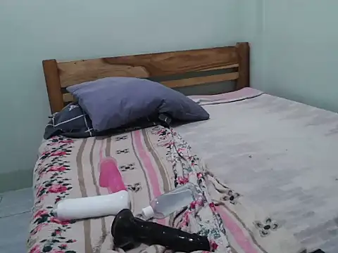 Snapshot of TeaseNPlease_13 chatting on November 13, 2025, 3:55 pm TeaseNPlease 13 online show from November 13, 2025, 3:55 pm