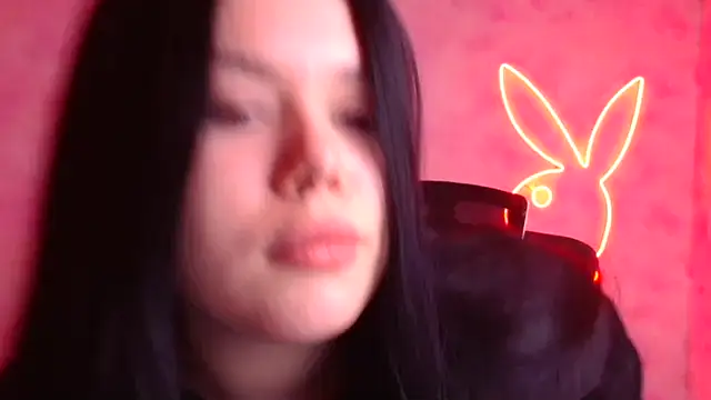 Mona Esty online show from November 21, 2025, 6:56 am