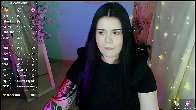 Snapshot of Mona_Esty chatting on May 18, 2026, 6:19 am Mona Esty online show from May 18, 2026, 6:19 am