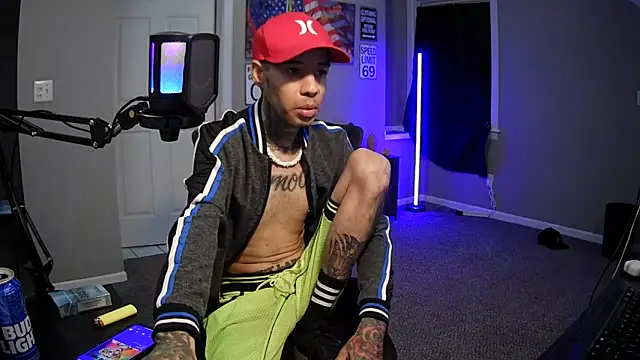 Snapshot of Michigan9000 chatting on November 15, 2025, 12:41 am Michigan9000 online show from November 15, 2025, 12:41 am