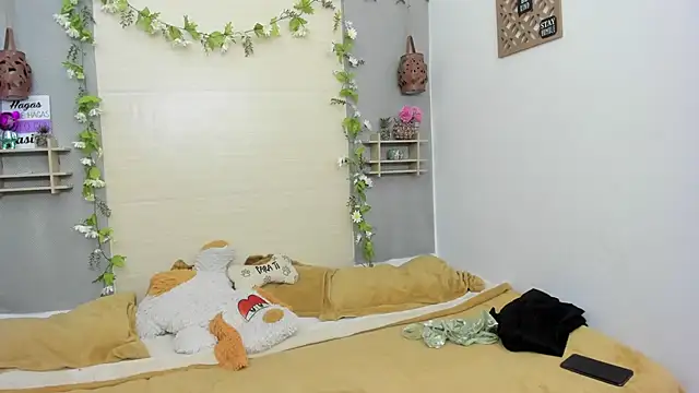 saaracoleman online show from October 8, 2025, 2:53 am