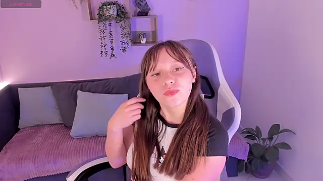 Snapshot of AliciaMoonx chatting on October 6, 2025, 11:51 am AliciaMoonx online show from October 6, 2025, 11:51 am