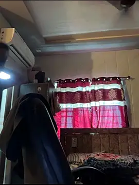 Ujjwallkumar0069 online show from April 23, 2026, 4:03 am