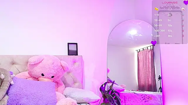 Snapshot of SoofiKiss chatting on October 10, 2025, 6:51 pm SoofiKiss online show from October 10, 2025, 6:51 pm