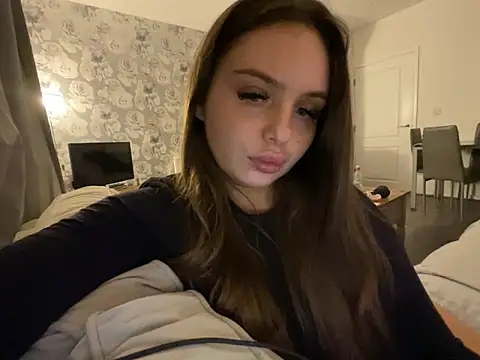 Snapshot of EllaStarrxxx chatting on October 22, 2025, 9:47 pm EllaStarrxxx online show from October 22, 2025, 9:47 pm