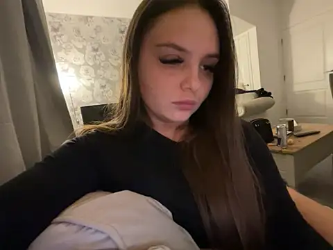 Snapshot of EllaStarrxxx chatting on November 3, 2025, 12:13 am EllaStarrxxx online show from November 3, 2025, 12:13 am